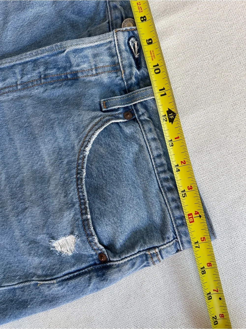 Levi’s 501 Classic Button-Fly Cut-Off Jean Shorts | 31